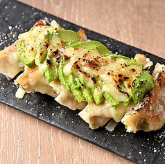 アボカドとチーズの揚げ餃子　ハーフ