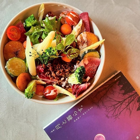 BLUE BOOKS cafe OKINAWA �u���[�u�b�N�X�J�t�F�I�L�i��