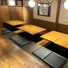 【2～6名様向け】ゆっくりとお過ごしいただける掘りごたつになっています。名物「正直塩つくね」「無敵ハツユッケ」や、鶏料理を多数ご用意しております。