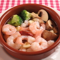 料理メニュー写真&nbsp;エビとマッシュルームとブロッコリーのアヒージョ
