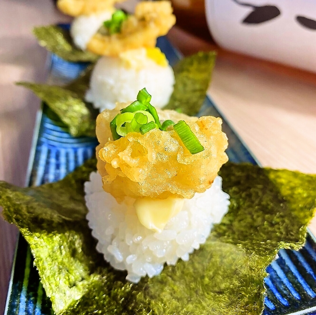 多彩な味わいをご提供する天ぷら料理のほか、気軽につまめる一品や海鮮など豊富なメニューをご用意◎