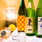 【お飲み物の楽しみ方】地酒や本格焼酎など、料理との相性を考えた豊富なドリンクを揃えています。季節の味わいとともに、気軽な一杯からしっかりとしたお酒選びまでお任せください。
