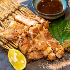 『阿波鶏の炙りステーキ 柚子胡椒付』徳島産「阿波鶏」を、高温で炙り焼きに。