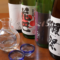 全国各地から厳選した地酒を常時6種類ご用意してます。