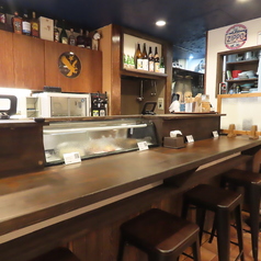 当店は豊富な種類のお席をご用意しております。カウンター席では、お仕事帰りや休日にしっぽりと呑む際にオススメです◎