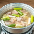 料理メニュー写真&nbsp;タッカンマリ ※丸鶏を使った韓国風の水炊きです。お肉の量減らせます。値段は変わりません。