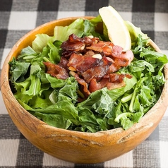 ベーコンと松の実のサラダ　Bacon and pine nut salad