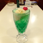 心がほっとするような味わいが広がる一杯。クリームの甘さと爽やかな炭酸が心を和ませてくれます。
