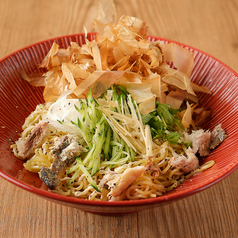 鰹節と玉ねぎのアブラーメンサラダ