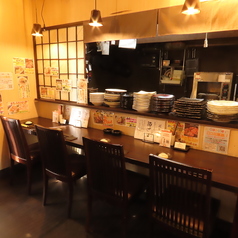 アットホームな空間が魅力なカウンター席！デートなどにもお使いいただけます！