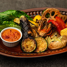季節の野菜のグリル、ロメスコソース