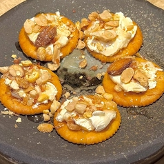 クリームチーズとナッツのカナッペ