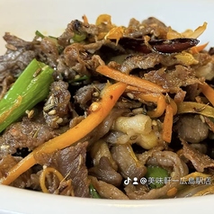 仔羊肉のクミン炒め/四川風魚の激辛唐辛子煮込み/鴨血豆腐春雨入り四川風鍋/ハルビン酢豚