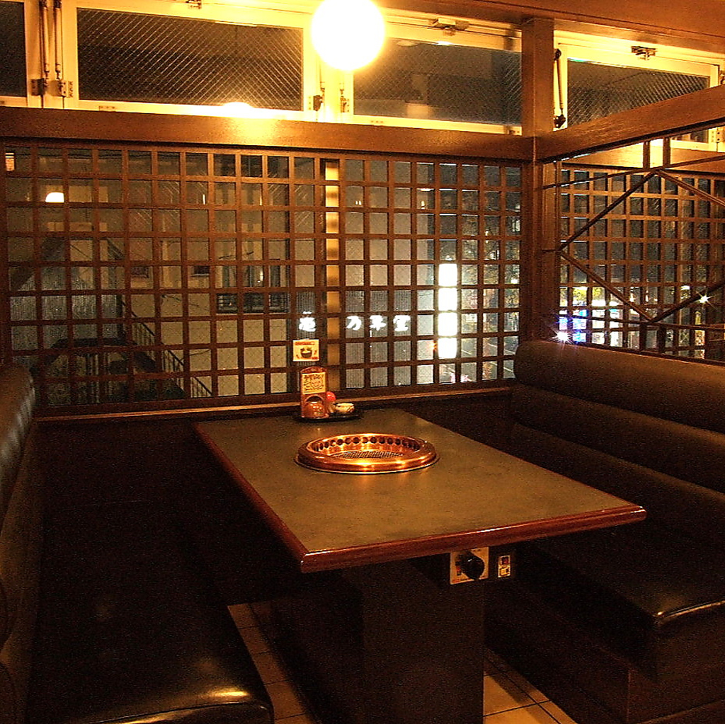 焼肉を囲んで、気の合う仲間とわいわい楽しんで♪