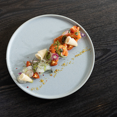 厳選された旬の食材を生かした季節ごとの一品も