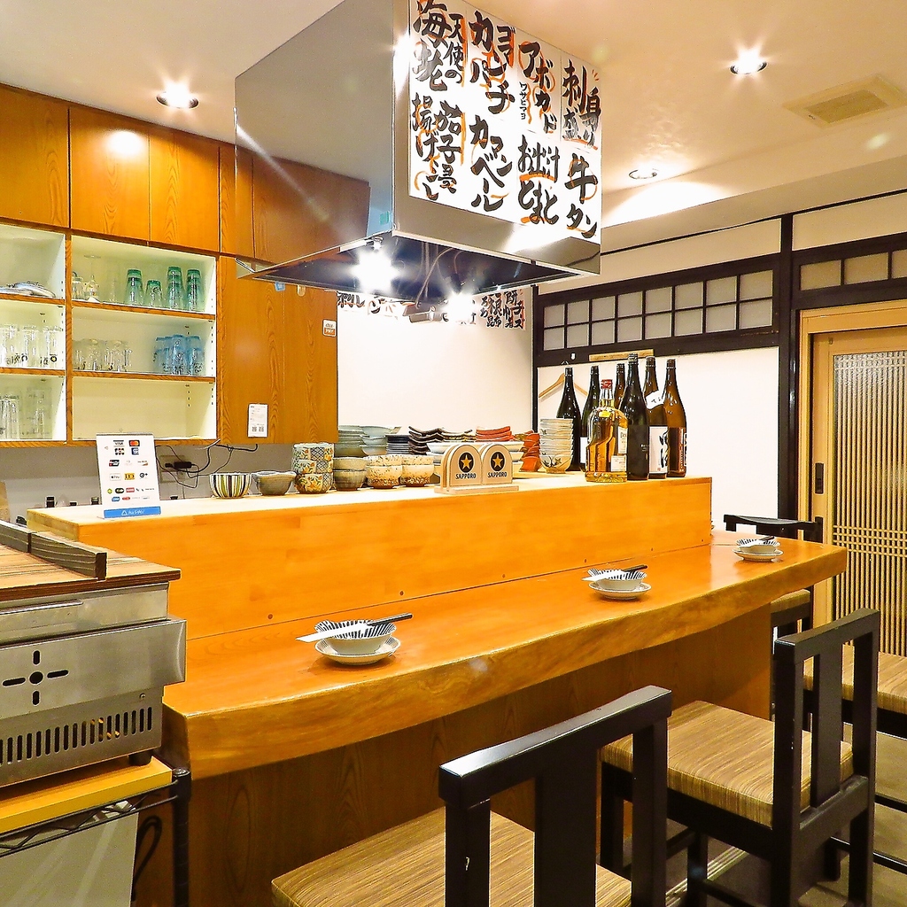 おひとり様でのご来店も大歓迎◎気軽にお掛けいただけるカウンター席でのんびりとお酒や料理をどうぞ
