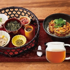 天然海老かき揚げのほうじ茶香る鯛出汁茶漬け