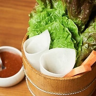 当店自慢♪「包み野菜食べ放題」や「自家製タレ」