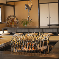 琵琶湖産天然種苗の鮎を自慢の大囲炉裏で焼き上げる★