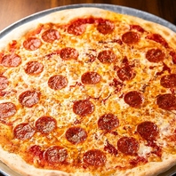 ピザは種類を味わうもよし、ホールを分けるもよし！