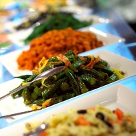 1つ1つ手の込んだ前菜のバイキング