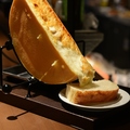 料理メニュー写真 ハイジのチーズ　チーズラクレット（自家製フォカッチャ添え）