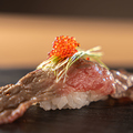 料理メニュー写真 黒毛和牛炙り肉寿司（1貫）