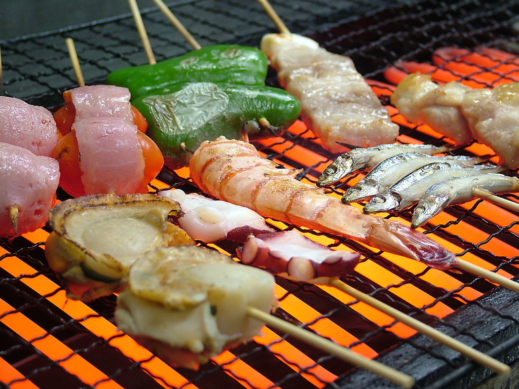 人気の串盛り。ビール・焼酎・日本酒なんにでも合います。串は単品で120円からあります。