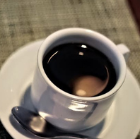 コーヒーを飲みながら息抜きタイムを...