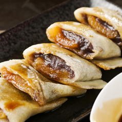 あんこ巻き(あんず付き) /チョコ巻き(くるみ付き)