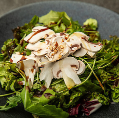 ワイルドルッコラとマッシュルームのサラダ