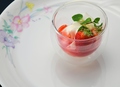 料理メニュー写真&nbsp;アーモンド香る濃厚ブランマンジェ　特製苺ソースをかけて