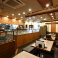 【1階・2階】1階・2階合わせた店内貸切は最大92名様まで貸切対応可能。送別会・歓迎会・会社宴会など、大規模なご宴会にも対応可能。フロア分けや席配置のご相談も可能なため、幹事様も安心してご利用いただけます。