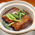料理メニュー写真&nbsp;高菜入り豚の角煮土鍋