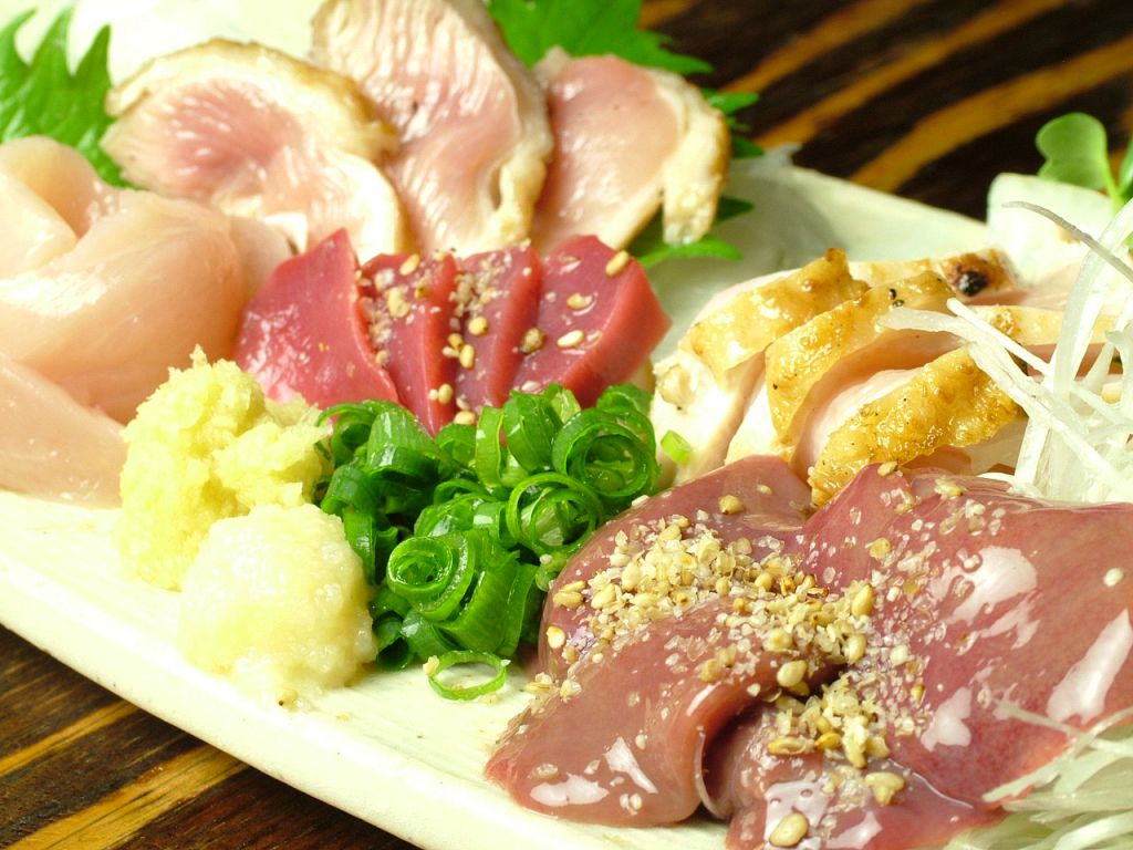 新鮮な鶏だがらこそ生で！鶏本来の旨みをお楽しみ頂くのであれば刺身をぜひ！
