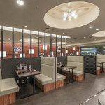 木の温もりを感じる清潔感あふれる店内◎少人数から大人数の宴会までシーンを選ばず過ごせます♪