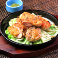 料理メニュー写真&nbsp;鶏ももゴロ鉄板焼き　～柚子胡椒添え～