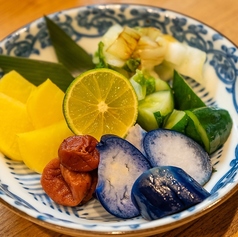 黄身醤油漬け牛しぐれポテトサラダ/漬物盛り合わせ