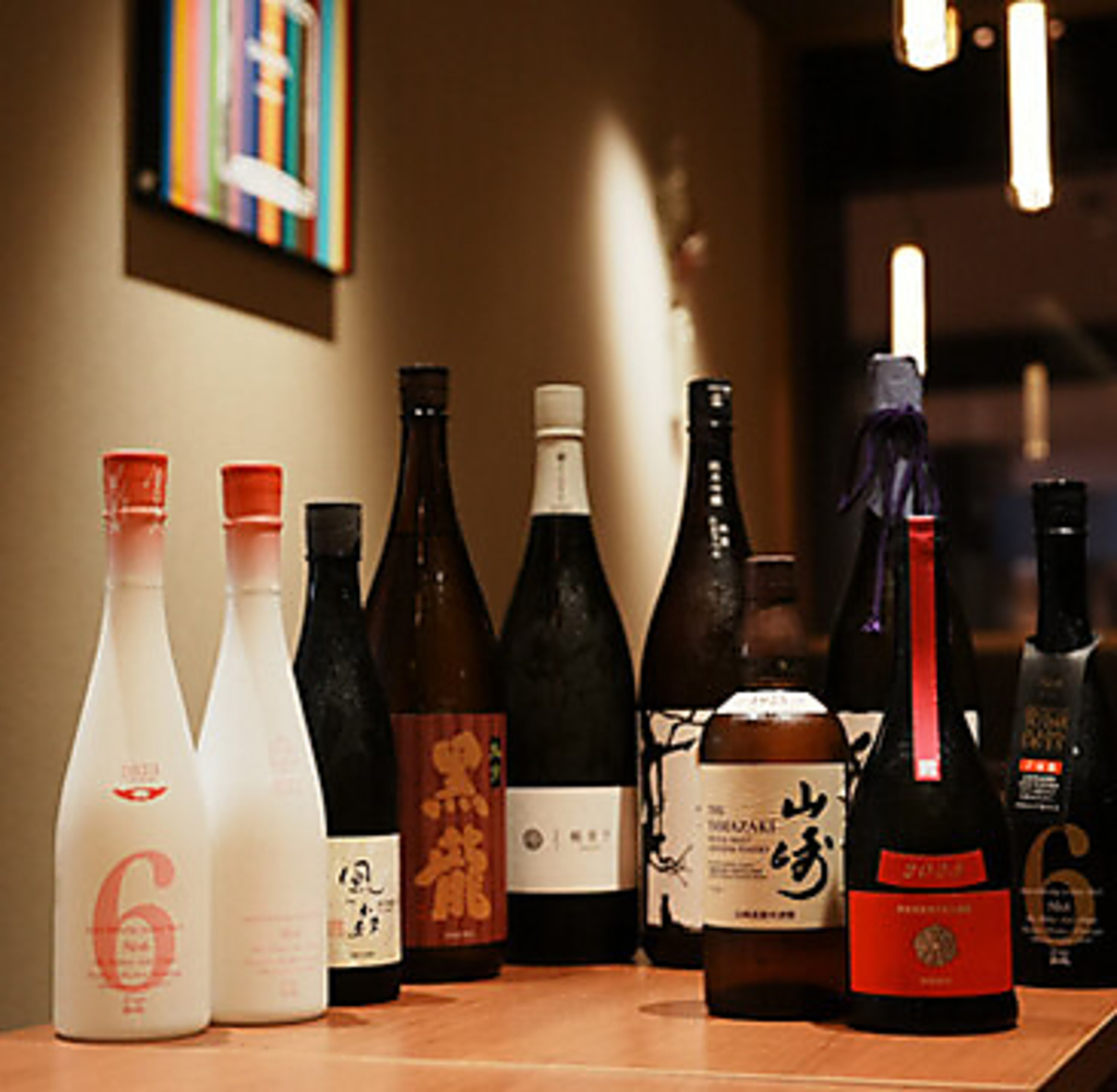 豊富な種類のお酒を取り揃えており、お客様のお好きなお酒を飲みながら美味しい料理をご堪能ください