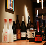 豊富な種類のお酒を取り揃えており、お客様のお好きなお酒を飲みながら美味しい料理をご堪能ください