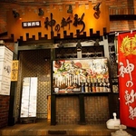 福島駅から徒歩8分、13号線沿いの目立つ看板があるお店。階段を下ると、素敵なお店が待っています。