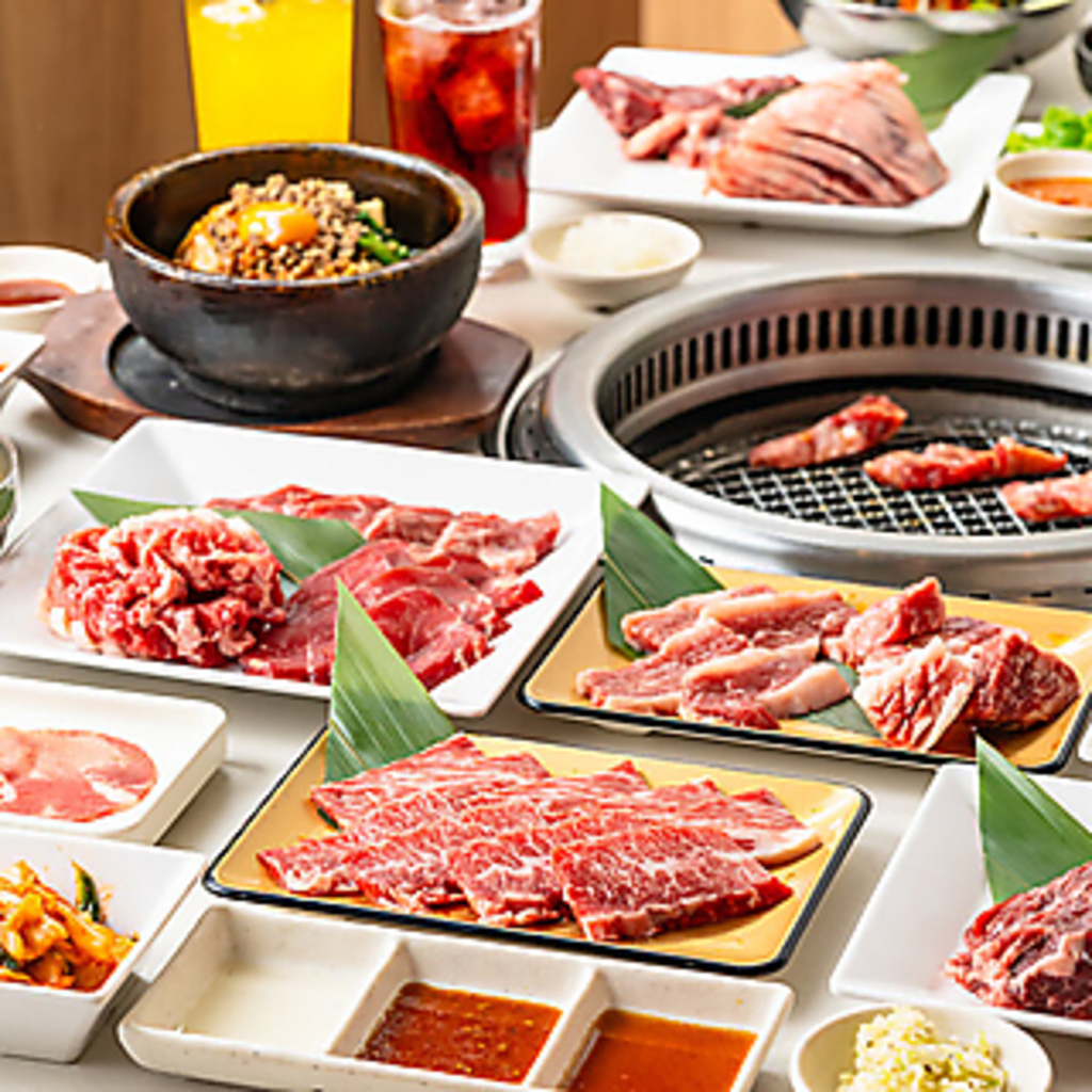 ご家族やご友人とのお食事などに最適！当店自慢のお肉が揃ったコースも多数！※画像はイメージです。