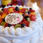 誕生会やお祝いのシーンに嬉しい演出。お店が有名店のホールケーキをご用意します。