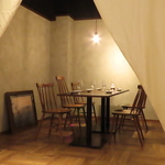 カーテンで仕切られたオシャレは個室は周囲を気にせず食事を楽しめます。8名様よりご利用頂けます♪