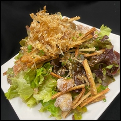 鶏皮とゴボウの和風ゴマサラダ