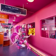 ガイドを務めるのは、ふたつのオリジナルキャラクター