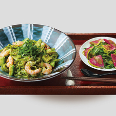京抹茶の生パスタ アボカドと小海老の大葉ソース