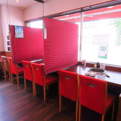 お一人様や少人数でのご利用に最適なカウンター席は、3卓6席ございます。目の前で焼肉をじっくりと味わいたい方におすすめです。お仕事帰りなど、気軽に立ち寄って美味しいお肉を堪能してみてはいかがでしょうか。