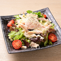 鶏肉と温玉のシーザーサラダ