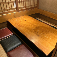 【2～6名様向け】＜個室あり＞ゆっくりとお過ごしいただける掘りごたつになっています。名物「正直塩つくね」「無敵ハツユッケ」や、鶏料理を多数ご用意しております。